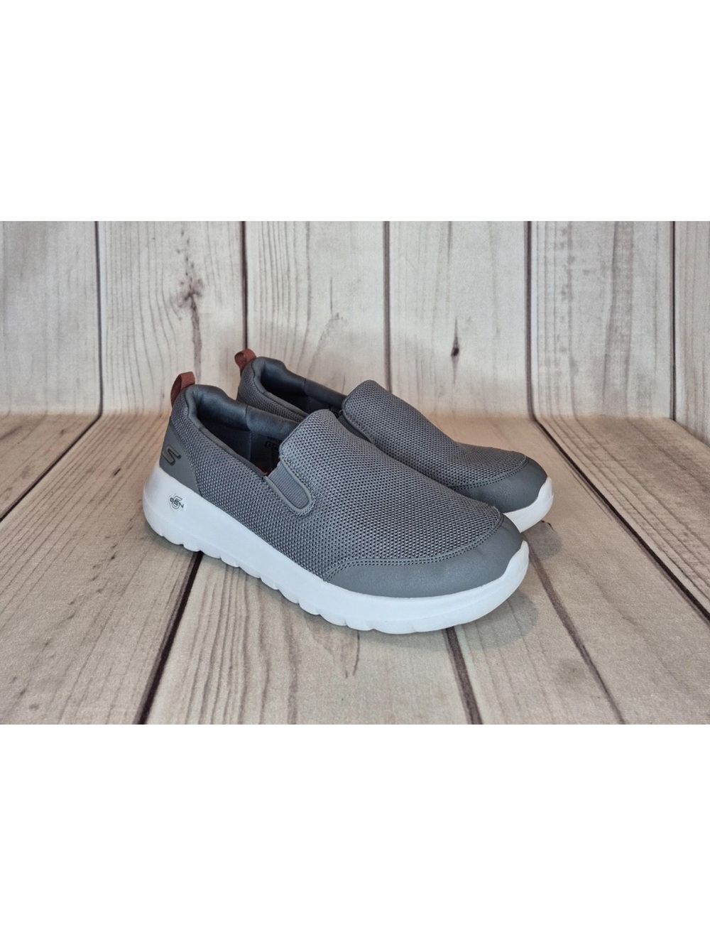 Skechers Men’s Size 10 Go Max Clinched-Athletic Mesh Double Gore Slip On Shoes